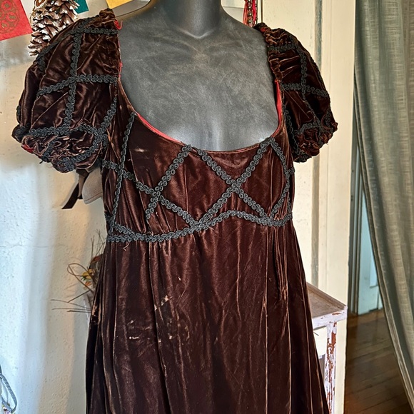 Brown Velvet Maxi Dress with Puff Sleeves Bridgerton Regency - Picture 1 of 10